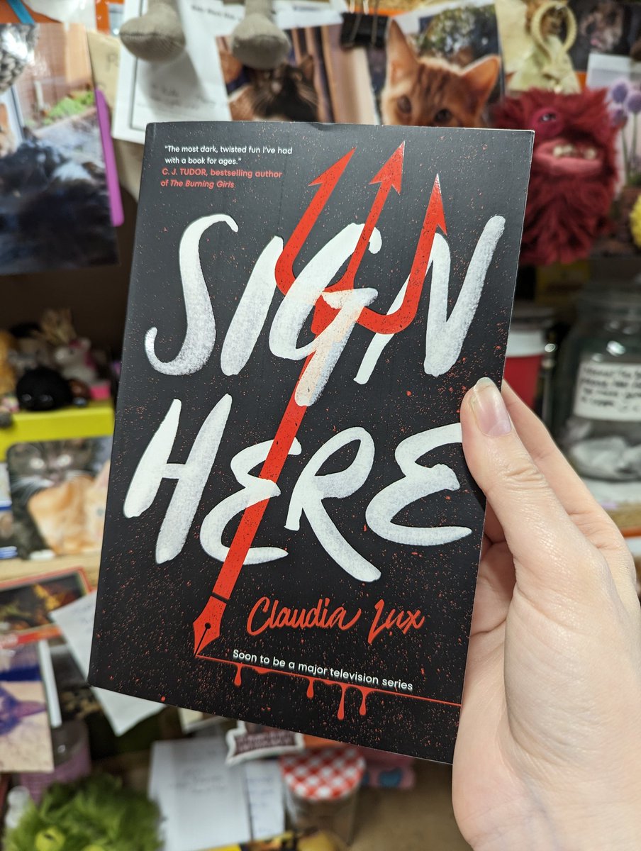 merrowchild's tweet image. Look what arrived today! Thank you @Solarisbooks for this copy of #SignHere by @_ClaudiaLux
If a book is set in hell and described as 'darkly comic' then I know I'm going to love it!