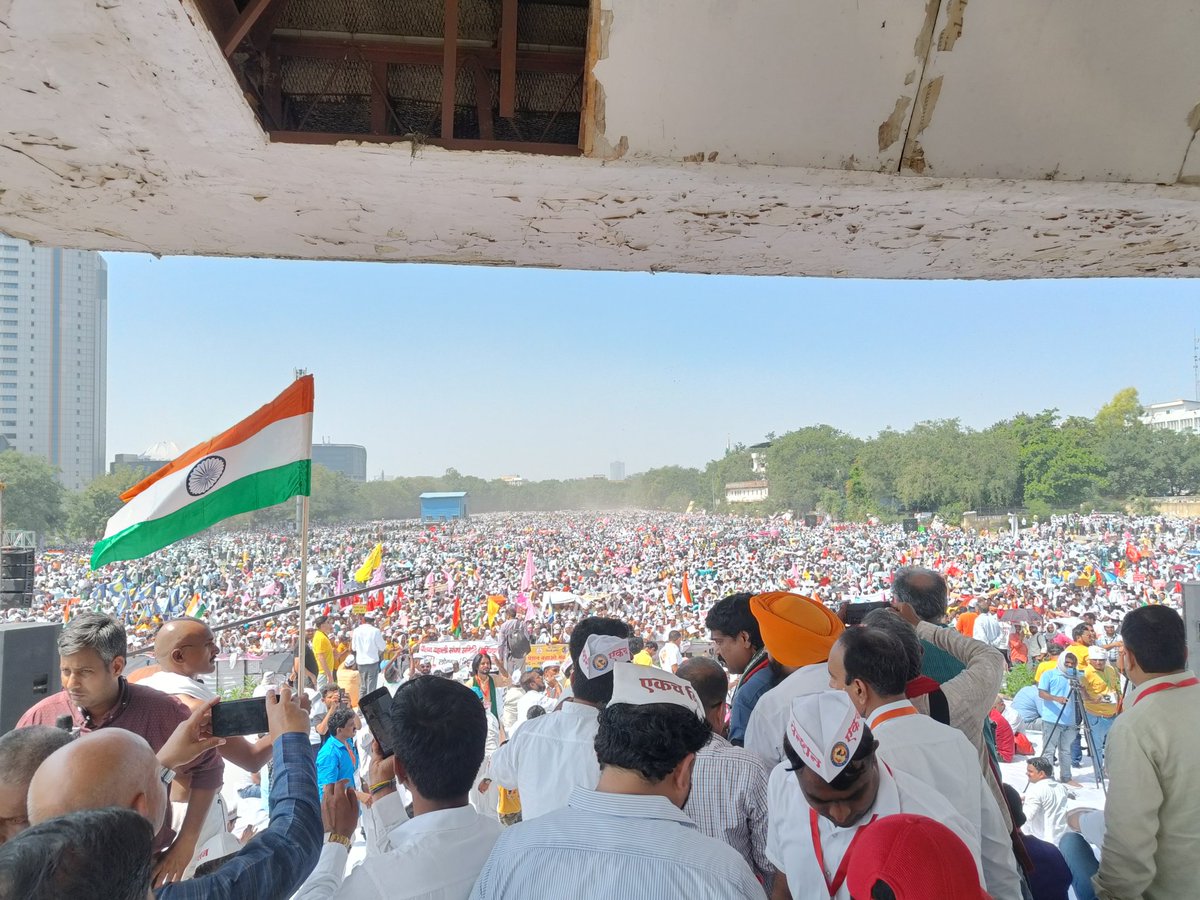 <a href="/NitishKumar/">Nitish Kumar</a> आदरणीय नीतीश कुमार जी लगे हाथ बिहार में "पुरानी पेंशन भी बहाल कर दीजिए।युगपुरुष कहलायेंगे।"
👆क्योंकि जातिगत जनगणना करवाकर और आज उसके आंकड़े जारी करके आपने सोती हुई ओबीसी कौम को जगा ही दिया।
   अब तुरन्त #OPS बहाली करके ओबीसी के दिल व दिमाग को भी जीत लीजिये।बस।👍👆
