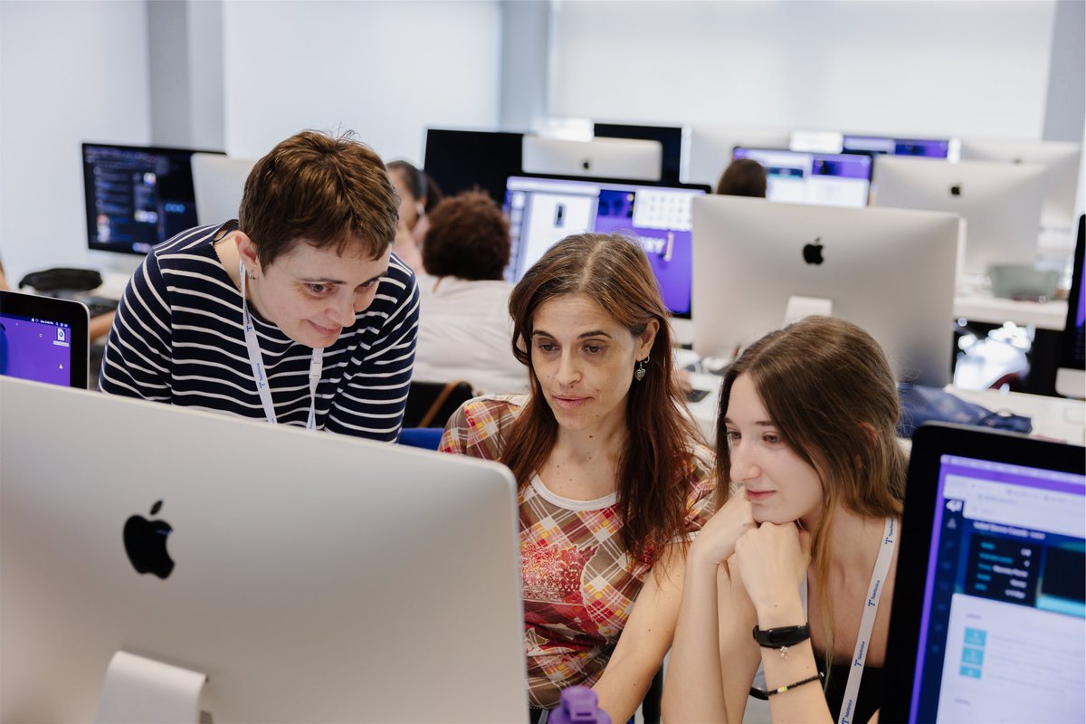 42MadridFTef's tweet image. Si tuviésemos que definir el ambiente que hay en nuestras Piscine Discovery Web Women’s Edition, sin duda, sería inspirador 👩🏽💻💜
Mujeres aprendiendo y trabajando juntas, descubriendo el mundo de la #ProgramacionWeb y abriendo nuevos horizontes 🚀