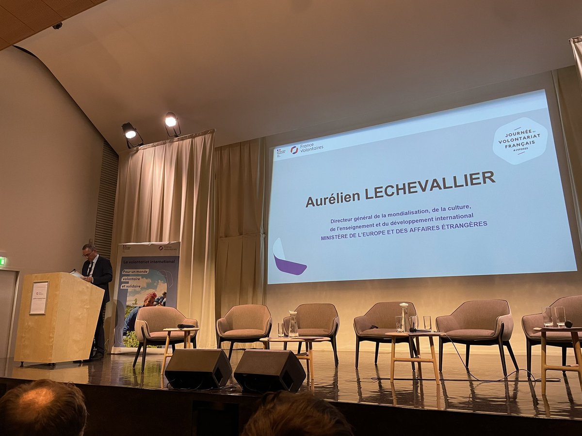 Journée internationale du #volontariat : heureux d’accompagner avec <a href="/FVolontaires/">France Volontaires</a> et <a href="/francediplo/">France Diplomatie 🇫🇷🇪🇺</a> l’ambition du Président <a href="/EmmanuelMacron/">Emmanuel Macron</a> de mobiliser 3.000 jeunes à l’international, en particulier comme experts dans nos projets