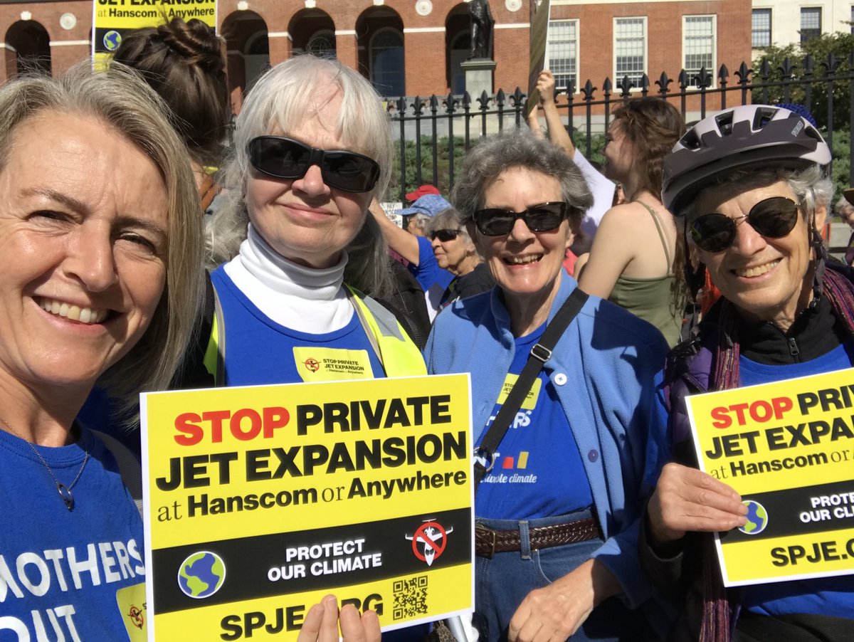 CambridgeMOF's tweet photo. Prívate jet expansion is a luxury our climate can’t afford. #StopPrivateJetExpansion at Hanscom or anywhere!  ⁦@350Mass⁩ ⁦@MothersOutFront⁩ ⁦@Massport⁩ ⁦@MassGovernor⁩ https://t.co/YbkWWrEnlq