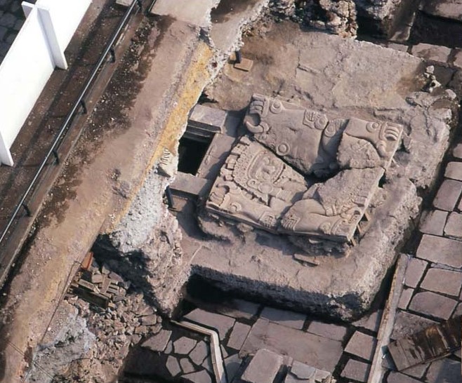 MusTemploMayor's tweet photo. El 2 de octubre de 2006 fue hallado el monolito de Tlaltecuhtli “señora de la tierra”, situado frente a la fachada del Templo Mayor de Tenochtitlan, en lo que fuera la Casa de las Ajaracas.
En palabras de Eduardo Matos, independientemente de la manera de morir, ...(hilo) https://t.co/pohvi9X7Fj