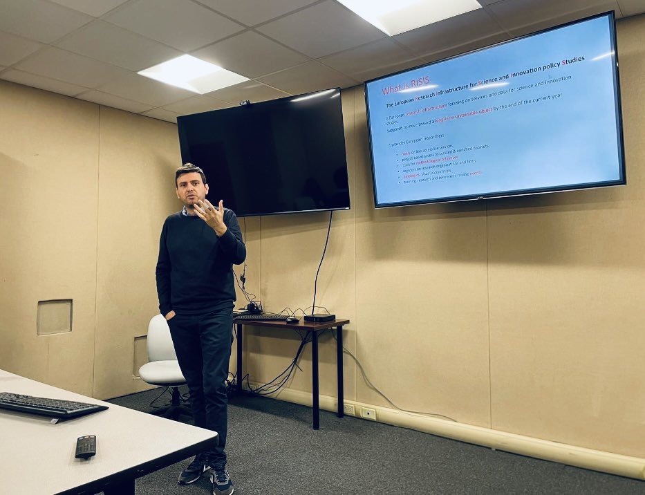 risis_eu's tweet photo. π£#RISIS at Department of Computer Science at @SUNY πΊπΈ
π€@AntonioZinilli @cnr_ircres held a seminar on "Network Science and the RISIS Project: Past, Present, and Future Endeavors in STI Research
#PhD #RISIS #STIResearch #Policy https://t.co/FQxQj6ky89