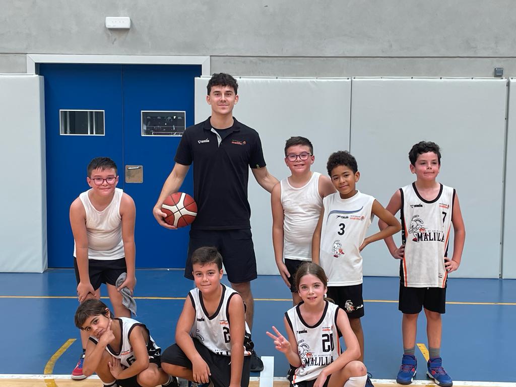 MalillaCb's tweet photo. Benjamín A 4 - 45 Don Bosco A

Primer partido amistoso de la temporada, ante un rival muy complicado, donde
salimos con despistes  en defensa y dificultades para anotar. En la segunda 
parte defendimos mejor, pero queda mucho por trabajar. Seguiremos trabajando. https://t.co/7LVI6BDHGf