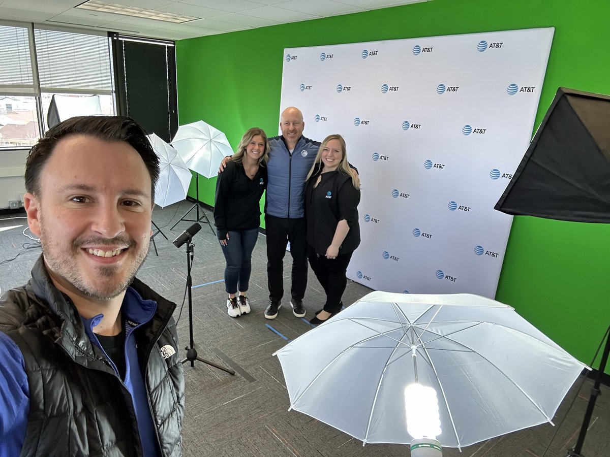 anoieGLM's tweet photo. I never posted for this individual after his move, so now’s my chance! @Brandon_Loc thank you a million times for helping me kickstart my career with AT&amp;T! You taught me so much within a year, I am forever grateful! 🩵 
#MakingWaves 
@GLM_CultureC https://t.co/1nWGq2q2GD