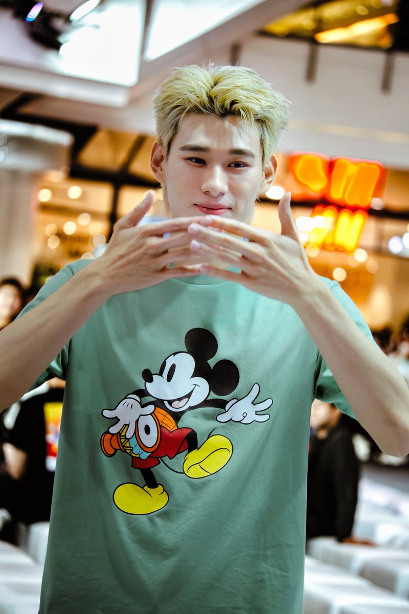 nooklepper's tweet photo. [JUNIOR🦈]    มายากล ของคนหล่อ  ต้นฉบับของความแพรวพราว จูนี่จูจู ไงละจะใคร 

#UNIQLOCentralWorldwithATLAS
#UniqloCentralWorld
#CelebratingWorldClassYourTimeIsNow
#UniqloThailand 
#ATLAS_TH 
#ATLASTH
#JuniorATLAS https://t.co/Q5la3qhypt