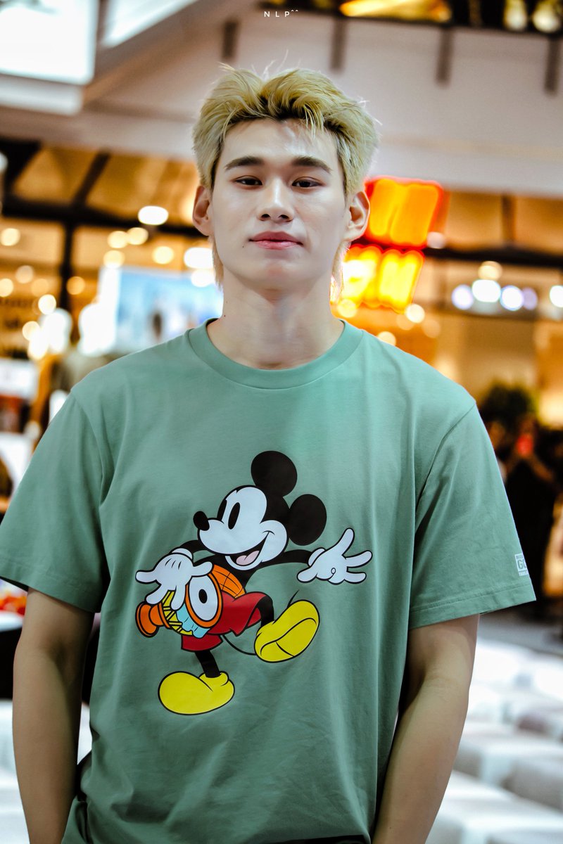 nooklepper's tweet photo. [JUNIOR🦈]    มายากล ของคนหล่อ  ต้นฉบับของความแพรวพราว จูนี่จูจู ไงละจะใคร 

#UNIQLOCentralWorldwithATLAS
#UniqloCentralWorld
#CelebratingWorldClassYourTimeIsNow
#UniqloThailand 
#ATLAS_TH 
#ATLASTH
#JuniorATLAS https://t.co/Q5la3qhypt