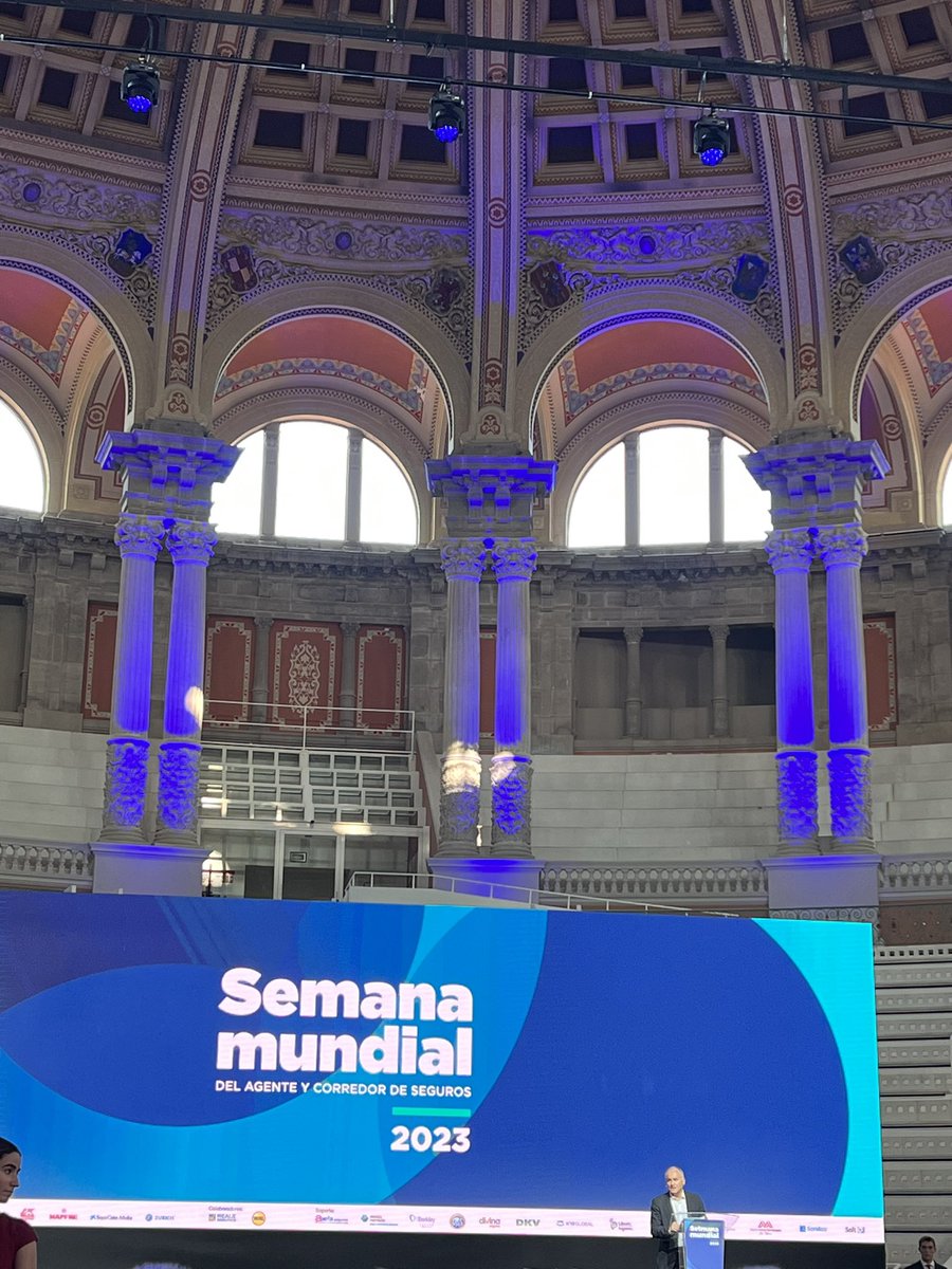 Hoy estamos en la #SemanaMundial23 Casi mil personas para hablar y reflexionar de #seguros y #protección AXA siempre con la mediación.