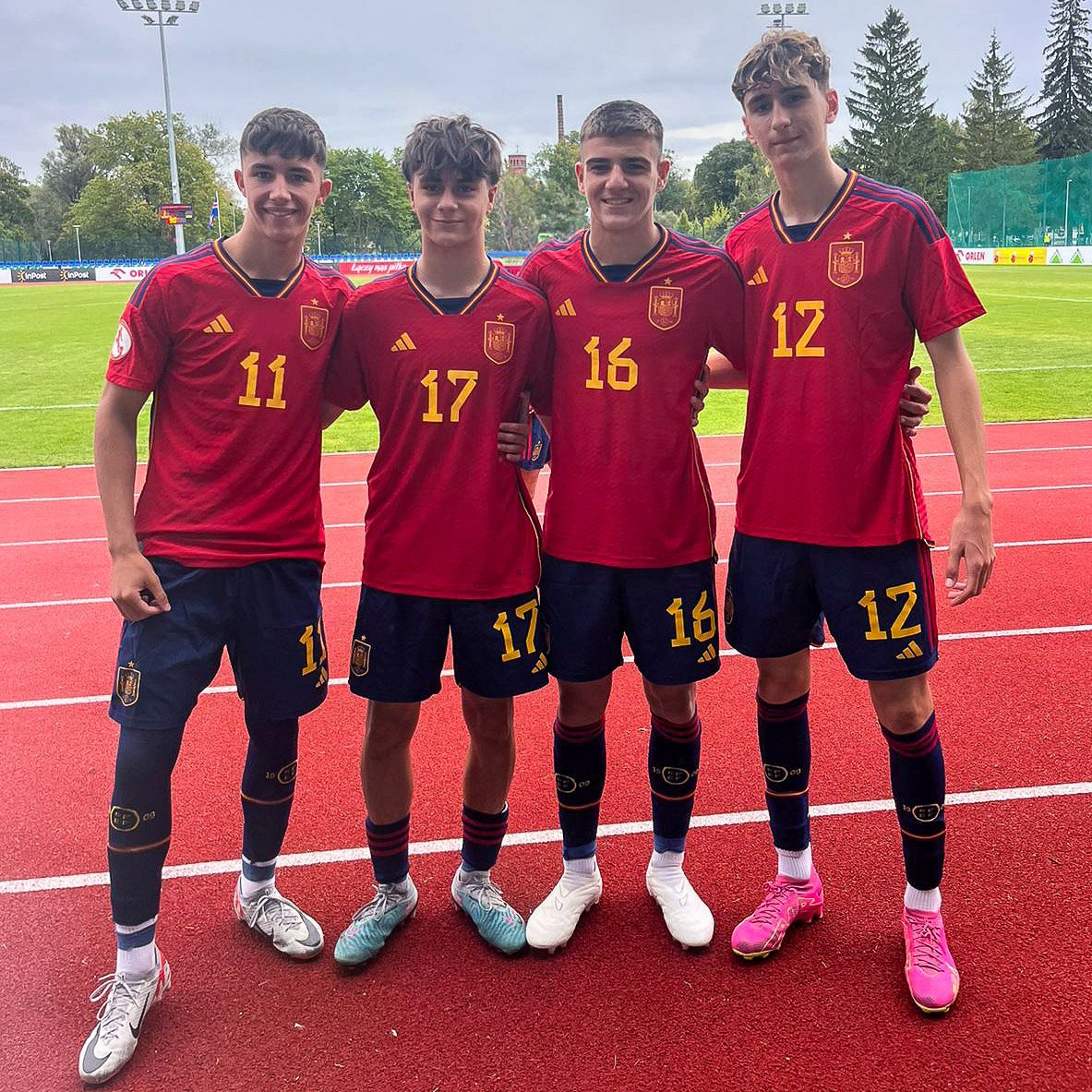 RBetisCantera's tweet photo. 🇪🇸💚📸

Los canteranos béticos Jairo Morilla, Paulo Fernández, Luis Velilles y Darío Romo participan en la victoria de la @SEFutbol sub-15 contra Islandia (1-4) en el Torneo de Desarrollo UEFA.

#CanteraBetis https://t.co/szWQp8cQmX