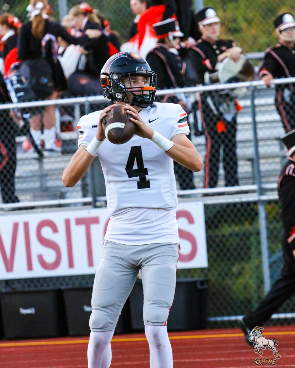 GoatMe412's tweet photo. Bethel Park BlackHawks vs PennHills Indians 🟠🔴

#goatme #football #highschool #viral #fridaynightlights #pittsburgh https://t.co/x1WgLF5JcJ