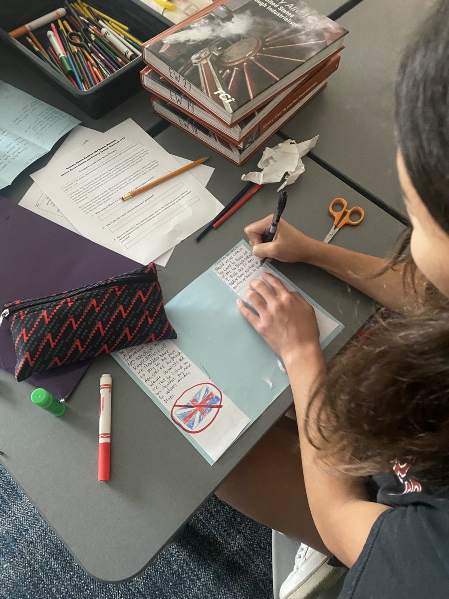 EastwoodMS's tweet photo. It might be the week before Fall Break, but our Eagles are still working hard! Students in Ms. Martin's Social Studies class are making pamphlets for/against the Revolutionary War inspired by Common Sense and Thomas Paine.

#WhyWT #WTproud https://t.co/1uIw1JlrNc