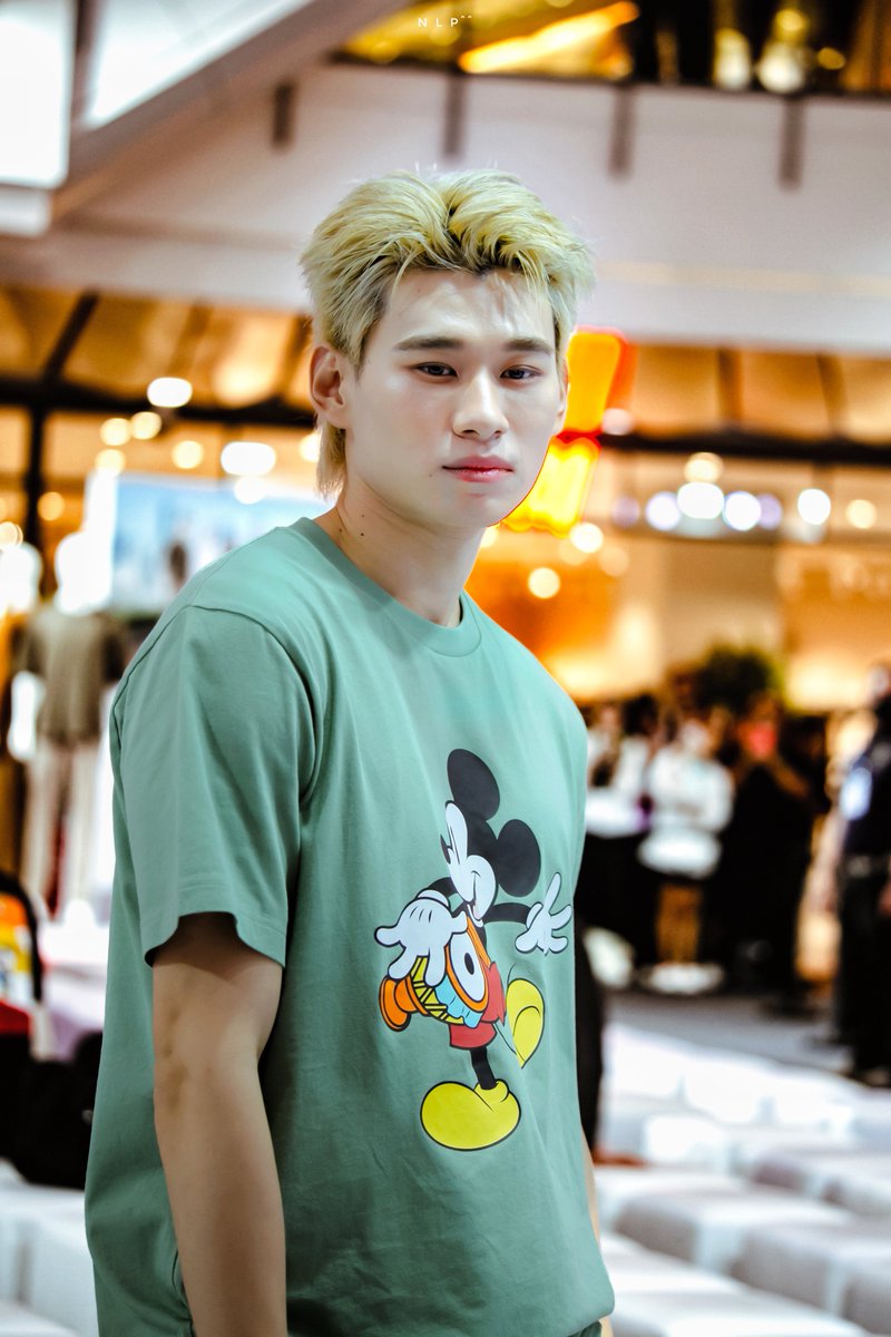 nooklepper's tweet photo. [JUNIOR🦈]    ยอมแล้ว~  Dady Junijuju 

#UNIQLOCentralWorldwithATLAS
#UniqloCentralWorld
#CelebratingWorldClassYourTimeIsNow
#UniqloThailand 
#ATLAS_TH 
#ATLASTH
#JuniorATLAS https://t.co/sLKwbFC3Sx