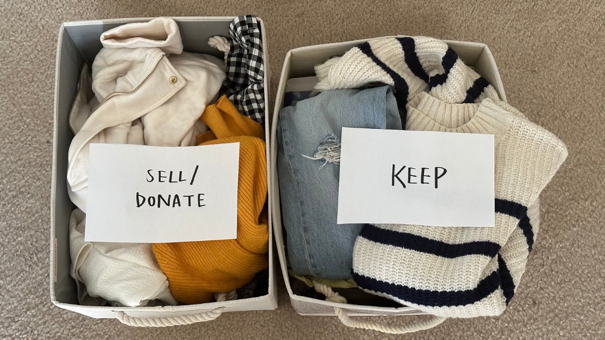 RecycleSmartMA's tweet photo. Taking your cool-weather clothes out of hibernation? It's a great time for a #ClosetAudit! This #NationalConsignmentDay, check your closet for things you don't wear anymore. Items in like-new and good condition can be sold on consignment. Make some money, reduce waste. Win-win! https://t.co/IAGLy2DuFN
