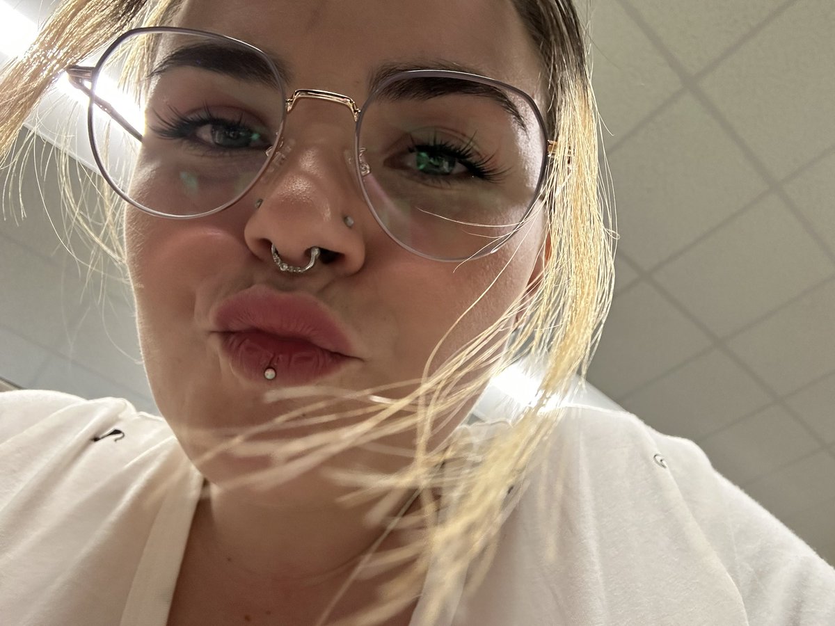 New glasses 🫶🏻 hi friends. I love you