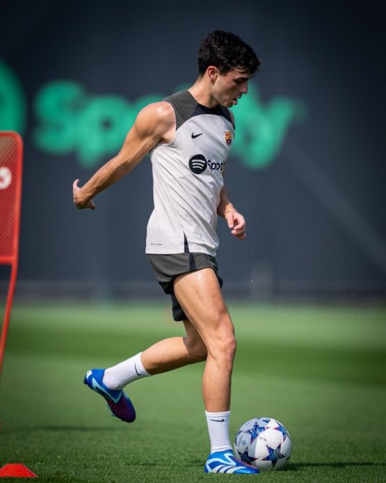 📸 - Pedri has started training with the ball. His return is getting closer.