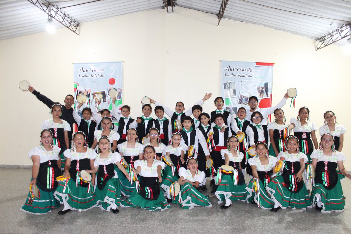colsihbta's tweet photo. Participantes de Grado Quinto -  Semana Cultural Isabelista 2023 👩‍🎨🦹‍♀️ 🤸💃

#IsabelistaDeCorazón  💙💛 https://t.co/PZxTsMq3vS