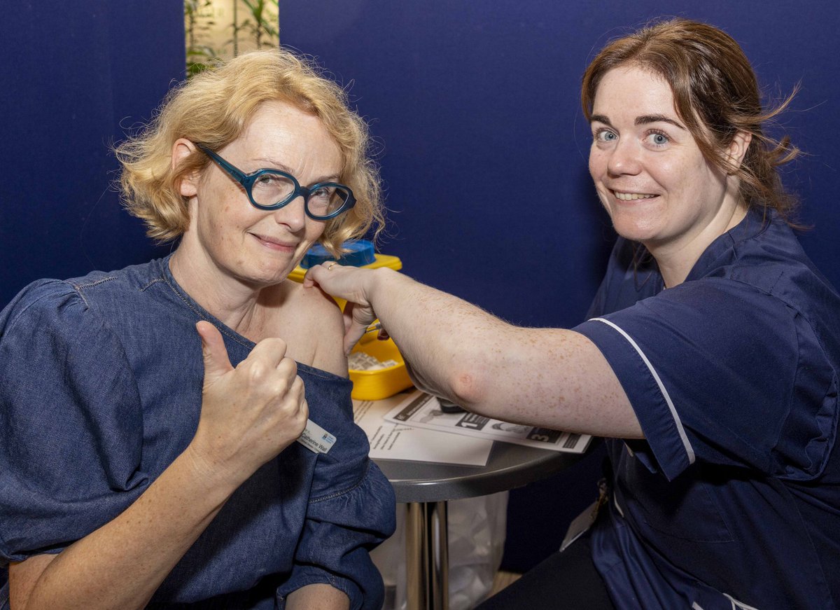 Professor Catherine Wall Consultant Nephrologist getting vaccinated on day one of our staff clinic today.

See what vaccines are recommended for you bit.ly/48Cs0Bh 

@dmhospitalgroup

#COVIDVaccine | #FluVaccine