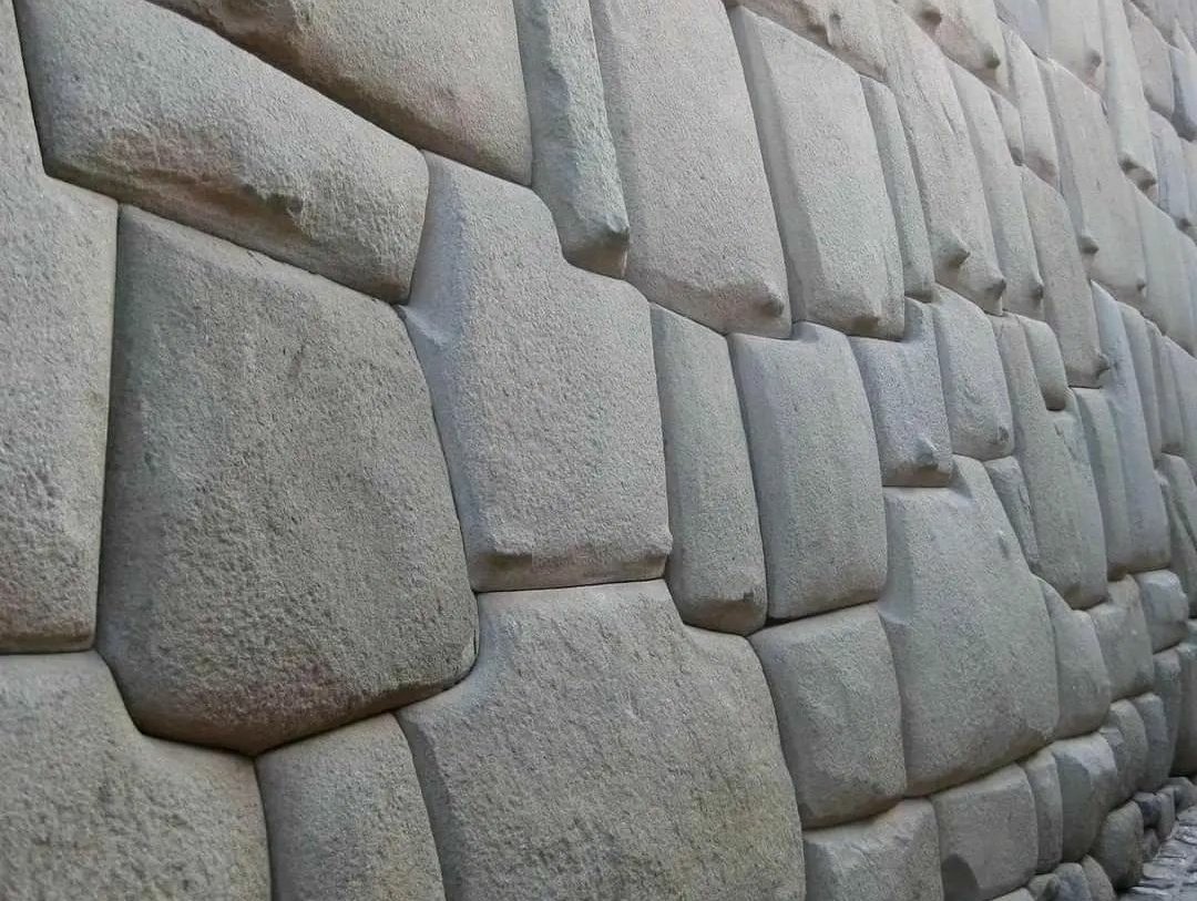 DisciteMori's tweet photo. Matter Design es un laboratorio arquitectónico que diseña bloques de concreto gigantes con densidad variable que pueden apilarse como legos. Si de mí dependiera, los contraría junto con la UTEC para hacer edificios públicos con estilo neoincaico. La tecnología se presta bastante. https://t.co/C4ng269JmH