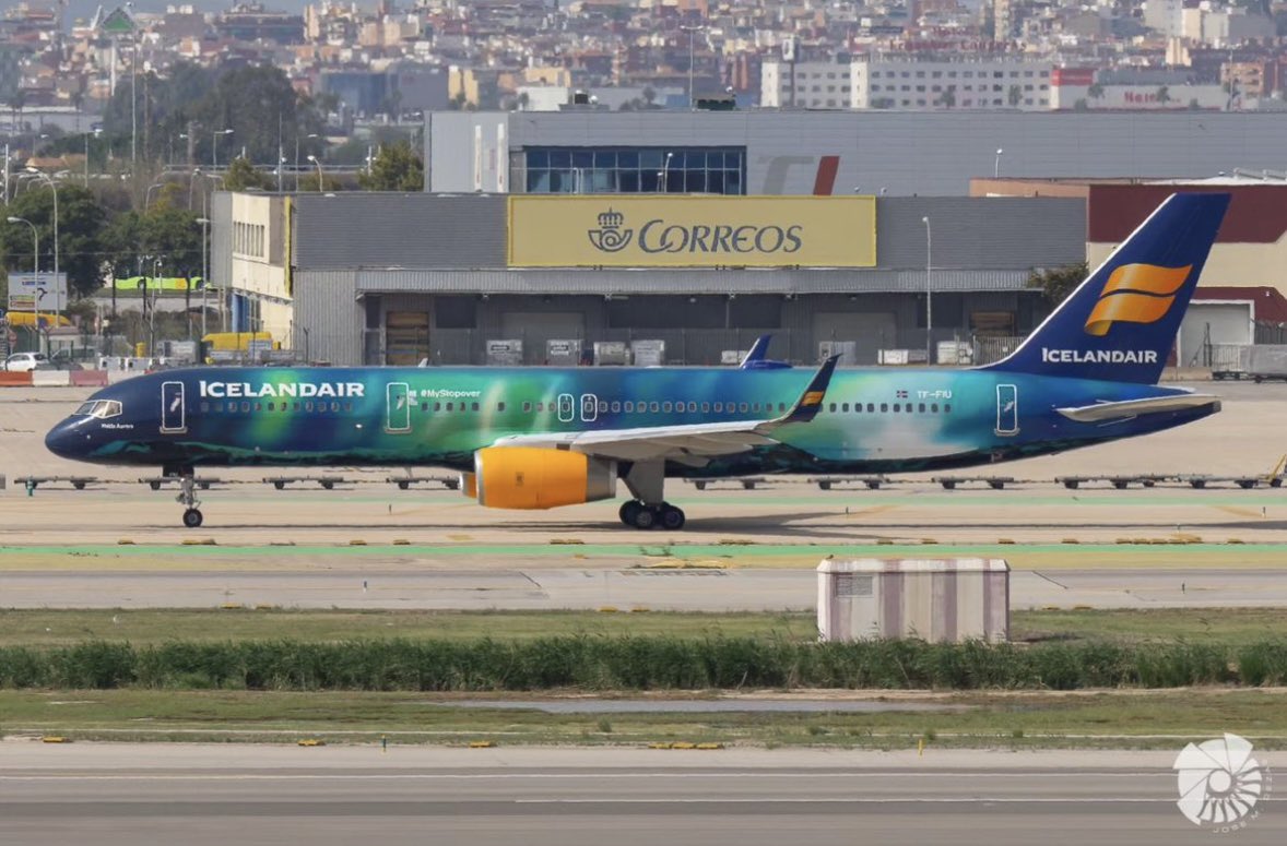 air_comment's tweet photo. #icelandair #aurora #heklaaurora #northenlights
#mystopover #bcn #lebl #canon #sigmasports
#sigmaespaña #aviationphotography #aviation #avgeek
#aviationgeek #aviationlovers #aviation4u
#planespotting #spotters #instaircraft #instaviation
@spottersbcnprat https://t.co/EwdhKJjD0L