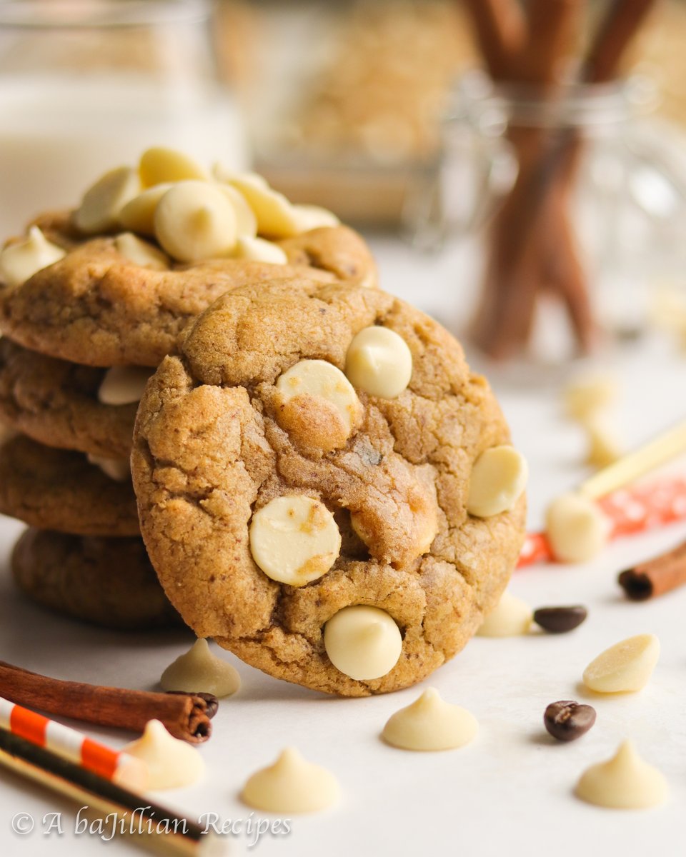baJillianRecipe's tweet photo. PUMPKIN SPICE LATTE COOKIES - Supremely soft and chewy cookies infused with brown butter, espresso, and warm pumpkin spices, and loaded with white chocolate chips! #PumpkinSpice #PSL #Cookies #FallBakedGoods RECIPE: https://t.co/V0MIPJtpig https://t.co/rQ1WAzeP8t