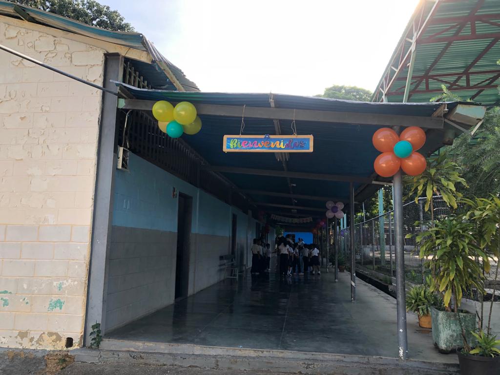 EscuelaFVMCbit's tweet photo. #FVM Bienvenida de todos nuestros niños y niñas acompañado de visita CENAMED investigación e información y robótica #InicioNuevoAñoEscolar 2023-2024 
@NicolasMaduro 
@_LaAvanzadora 
@Fundabit_ 
@fundabitguaric2 https://t.co/hDpBpBerxB