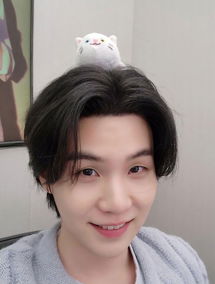 ShokyMin_kook's tweet photo. AMO 🩷🌸🐱 
#ArmySelcaDay #ARSD #Yoogi https://t.co/NxgBKpTFwA