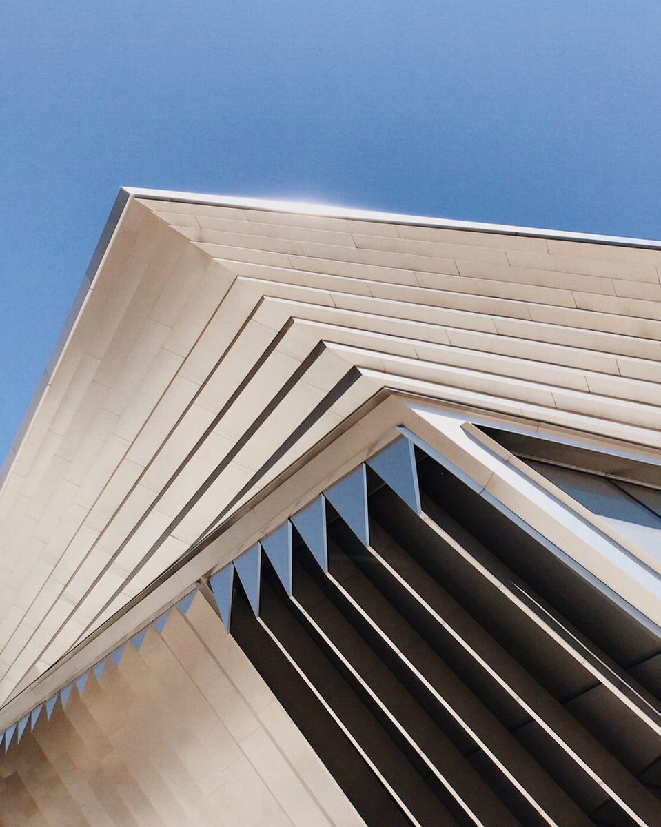 MSUBroad's tweet image. “There are 360 degrees, so why stick to one?” 
Happy #WorldArchitectureDay and thank you, Zaha. 💚 
 
#MSUBroad #MichiganState #ZahaHadid 
 
📸: @/king_jpeg on Instagram