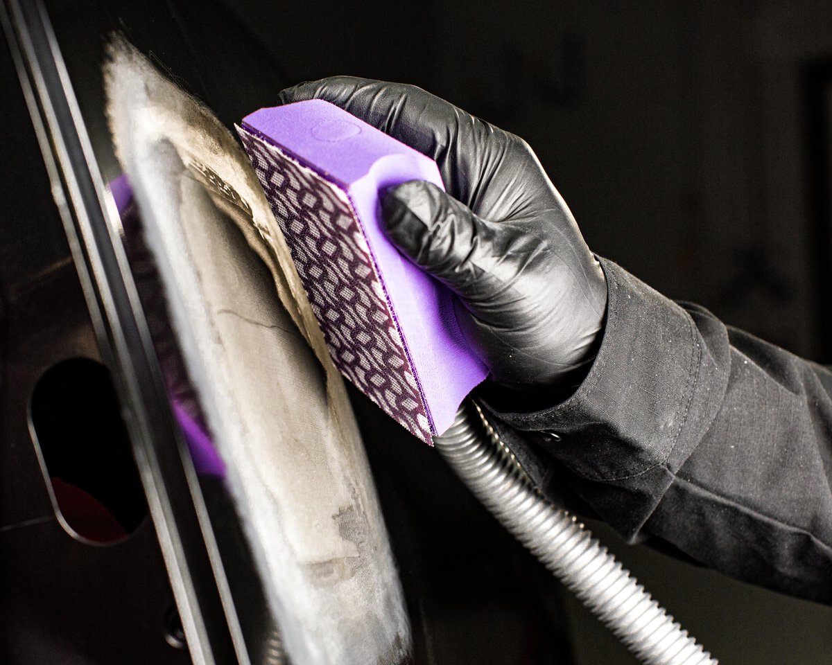 Lightweight ✅ Flexible ✅ Helps capture dust at the source ✅ This is virtually dust-free sanding in the palm of your hand. go.3M.com/4TM6 #3mcollision #collisionrepair