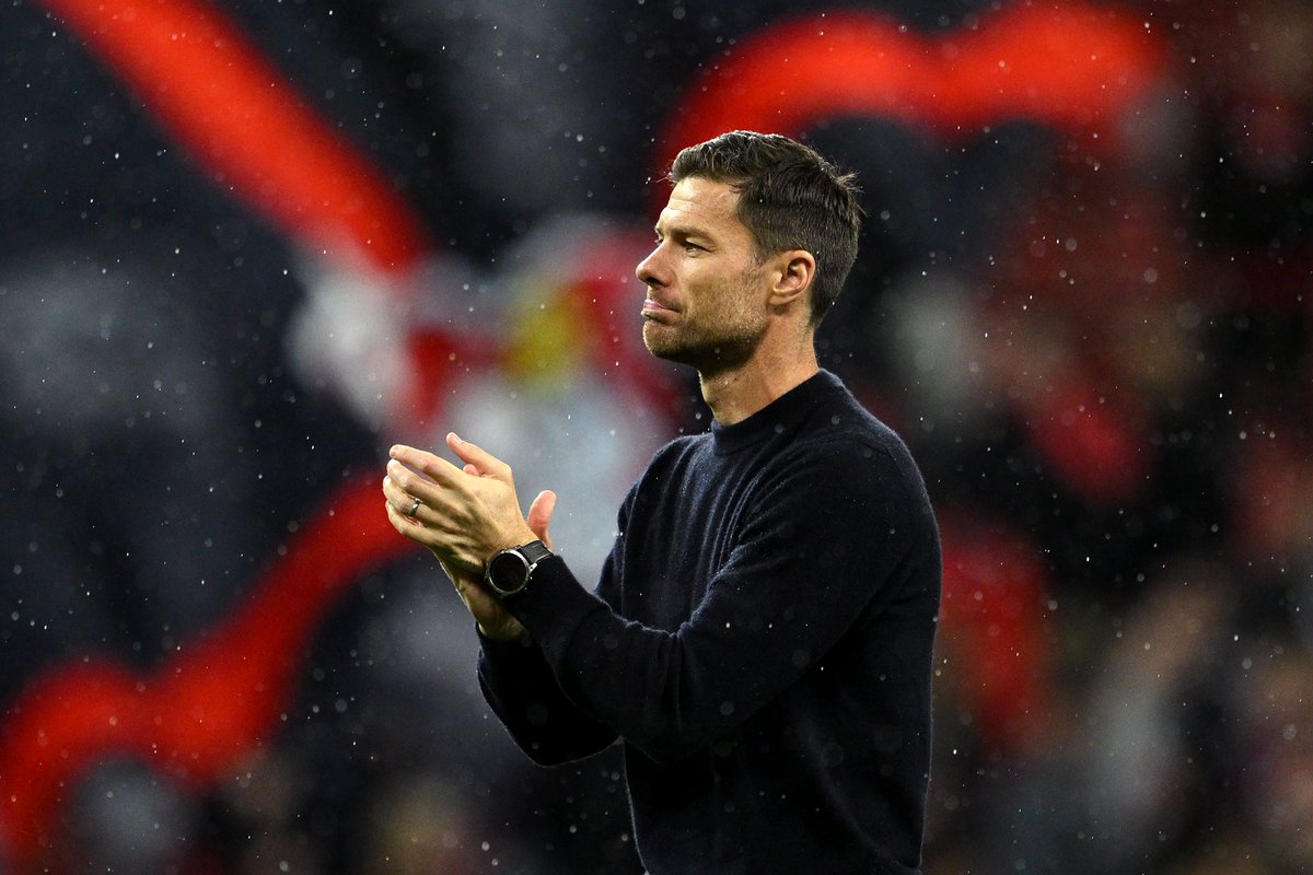 Carretero__'s tweet photo. ¿POR QUÉ EL BAYER DE XABI ALONSO ES UNO DE LOS MEJORES EQUIPOS DE EUROPA?

Practica un fútbol tan bonito como letal, ya es líder de la Bundes y tiene pinta que le disputará el título al Bayern.

Estructura, patrones, individualidades y mucho más.

¡Vamos allá!

🎥 @MetricaSports https://t.co/Pmo5o2EgnC