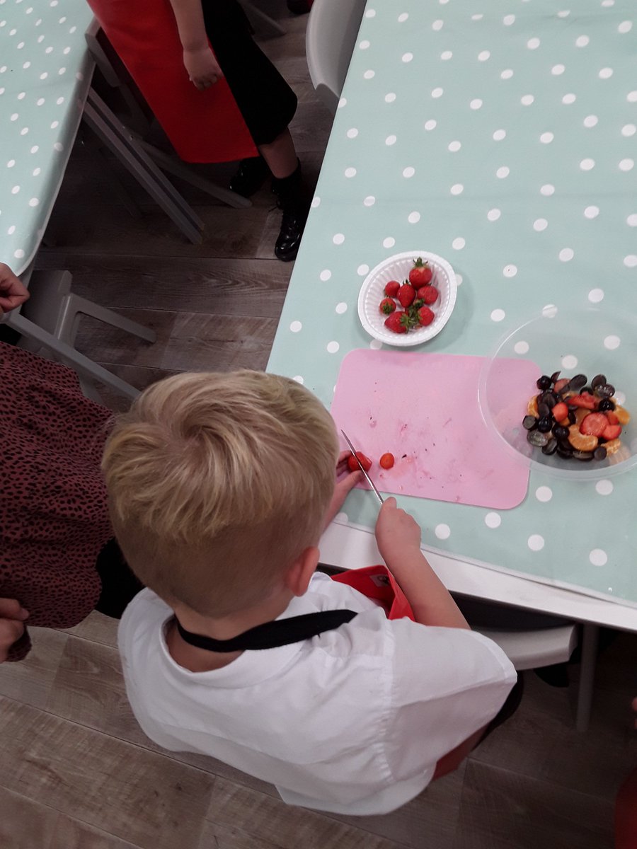 therookeries's tweet photo. Class 1/2 have had an amazing afternoon with @ClassroomK making our own fruit salad. We learnt lots of new cutting techniques to help us use a knife safely.
We even got fo eat it at the end . It was delicious!
#ROK #ClassroomKitchen https://t.co/ImlsRhUDX4