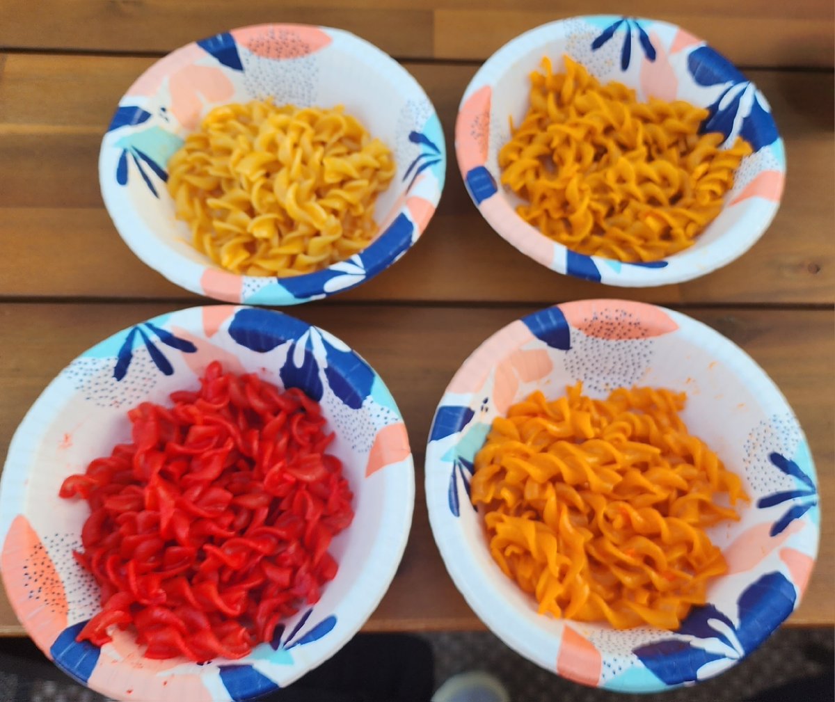 NJ Ladies Hoops 'FOOD FEAST OF THE DAY' Son & lady friend hosted me for this MACARONI & CHEESE tasting contest featuring the 4 new @CHEETOS brand flavors. Must better than Kraft and hot ones are HOT. The Cheesy Bacon flavor was the Home Run flavor. I wiped out all w/ a smile