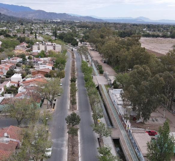 DiegoCoronelMDZ's tweet photo. Los trabajos se están realizando en el Boulevard Montes de Oca, entre Armani y América.

#EspaciosPúblicosGC https://t.co/Jfd1ndoHCk