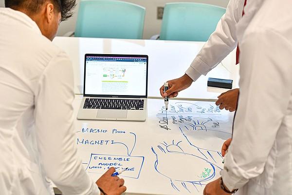 keishabwalters's tweet photo. Dr. Will Richardson, Associate Professor in @CHEG_UARK, is working with local high school students on heart research. They are using computer modeling to examine multiple biomarkers for the early detection of heart failure. #STEM #engineering #hearthealth https://t.co/FDcsPLpe3g https://t.co/PSQIVG78Qt