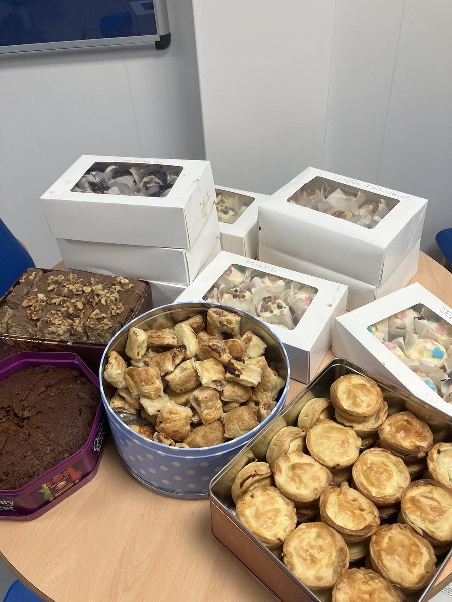 Jacob Wells (@jacob_wells02) on Twitter photo Look at this feast!!! 🤤
Raising money to purchase resources for the ward.
Huge thank you to Jan our Discharge Coordinator for her many hours of cooking
#TeamFrailty #UEE <a href="/lugg_suzanne/">Suzanne Lugg</a> Look at this feast!!! 🤤
Raising money to purchase resources for the ward.
Huge thank you to Jan our Discharge Coordinator for her many hours of cooking
#TeamFrailty #UEE <a href="/lugg_suzanne/">Suzanne Lugg</a>