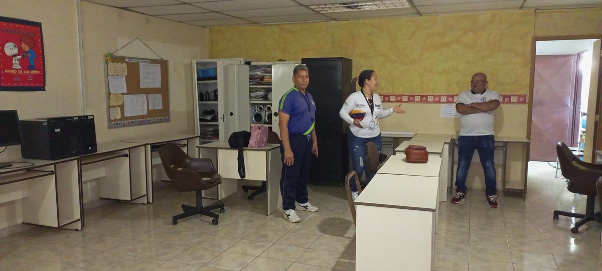 EscuelaFVMCbit's tweet photo. #FVM Bienvenida de todos nuestros niños y niñas acompañado de visita CENAMED investigación e información y robótica #InicioNuevoAñoEscolar 2023-2024 
@NicolasMaduro 
@_LaAvanzadora 
@Fundabit_ 
@fundabitguaric2 https://t.co/hDpBpBerxB
