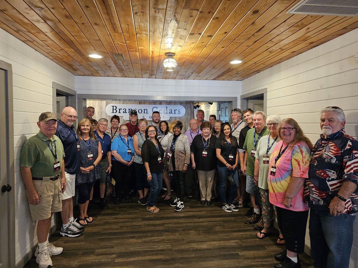 BGCareers's tweet photo. Celebrating the Moment!
Our recent #EventsToRemember have been a massive hit for owners and team members alike! From Barry Manilow with Club 36 to Private Wine and Dine Experiences with Big Cedar, the unique memories we have created are priceless!
#BluegreenVacations https://t.co/fRBIb2cjJL