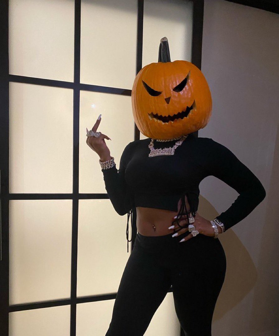 It’s spooky book seasonnnn YUH