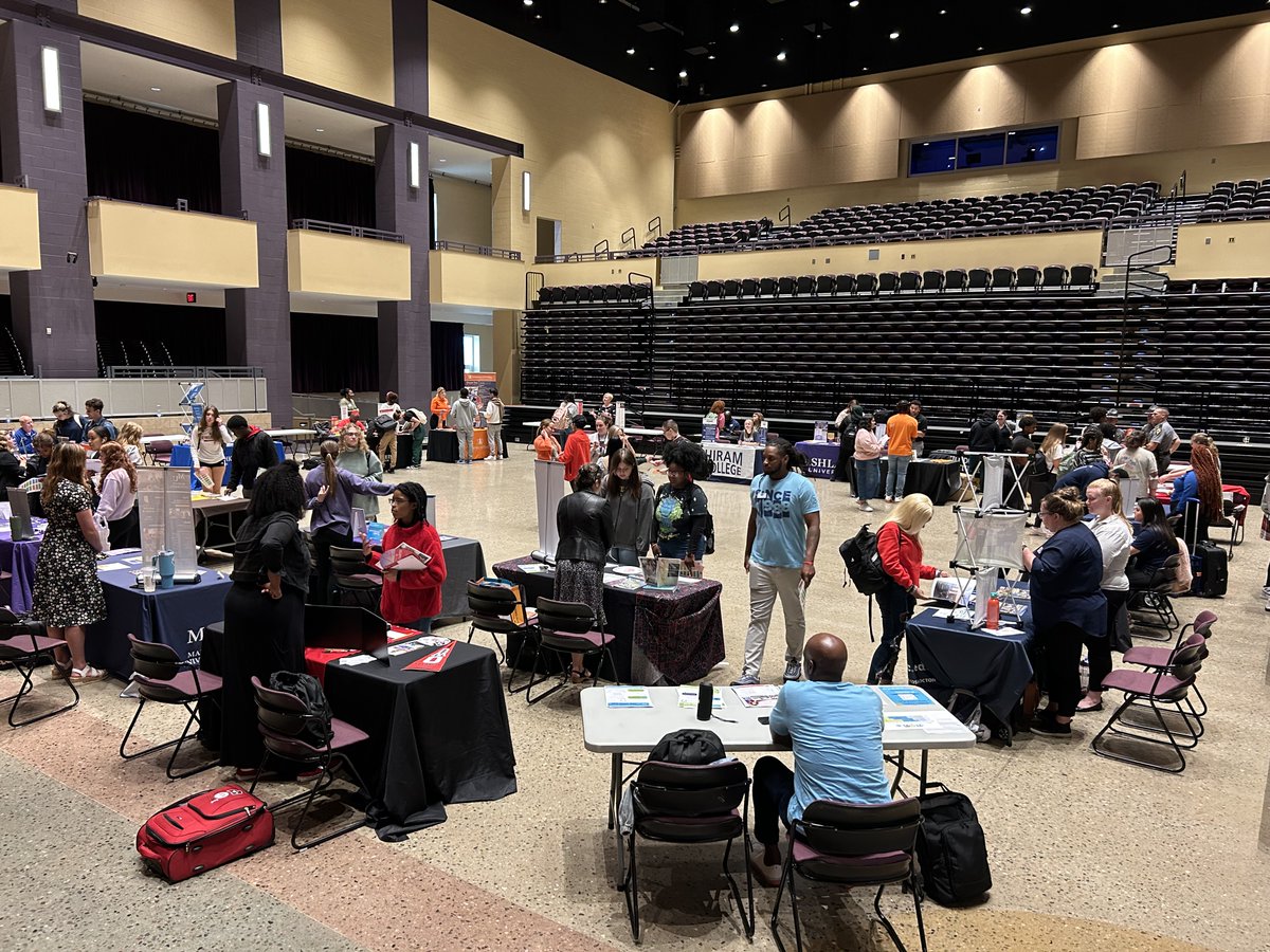 IKnowICan88's tweet photo. It's time to wrap up another great National GEAR UP Week! Shout out to our GEAR UP: Reynoldsburg advisors for working hard to help Reynoldsburg HS students prepare for and achieve their post-secondary dreams. #iknowican #dreambig #GEARUPworks #collegeandcareerreadiness https://t.co/OEDsytbTm1