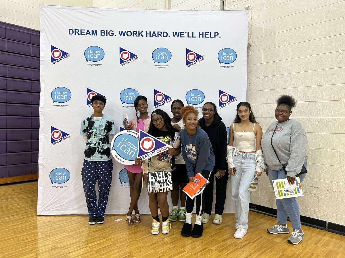 IKnowICan88's tweet photo. It's time to wrap up another great National GEAR UP Week! Shout out to our GEAR UP: Reynoldsburg advisors for working hard to help Reynoldsburg HS students prepare for and achieve their post-secondary dreams. #iknowican #dreambig #GEARUPworks #collegeandcareerreadiness https://t.co/OEDsytbTm1