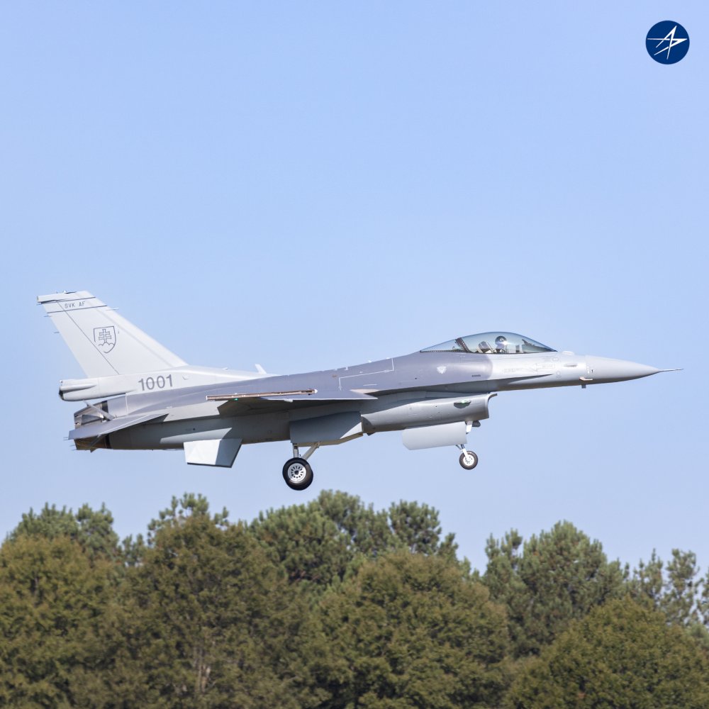 LockheedMartin's tweet photo. First Flight Alert! 

We carried out a successful flight of the first Slovakian F-16 Block 70 aircraft. Slovakia will be the first European country to receive the F-16 Block 70, enabling our allies to stay ahead of threats in the region. https://t.co/SVMkotzWwE