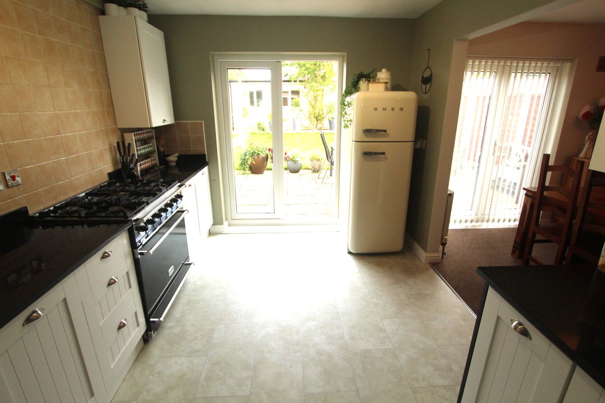 VincentShawRes's tweet image. 🔴#ForSale: spacious extended #3bed #semi with a detached #annexe on #PeverelRoad #Cambridge.  Living accommodation is well presented internally and viewing is highly recommended.  £500,000 🏡