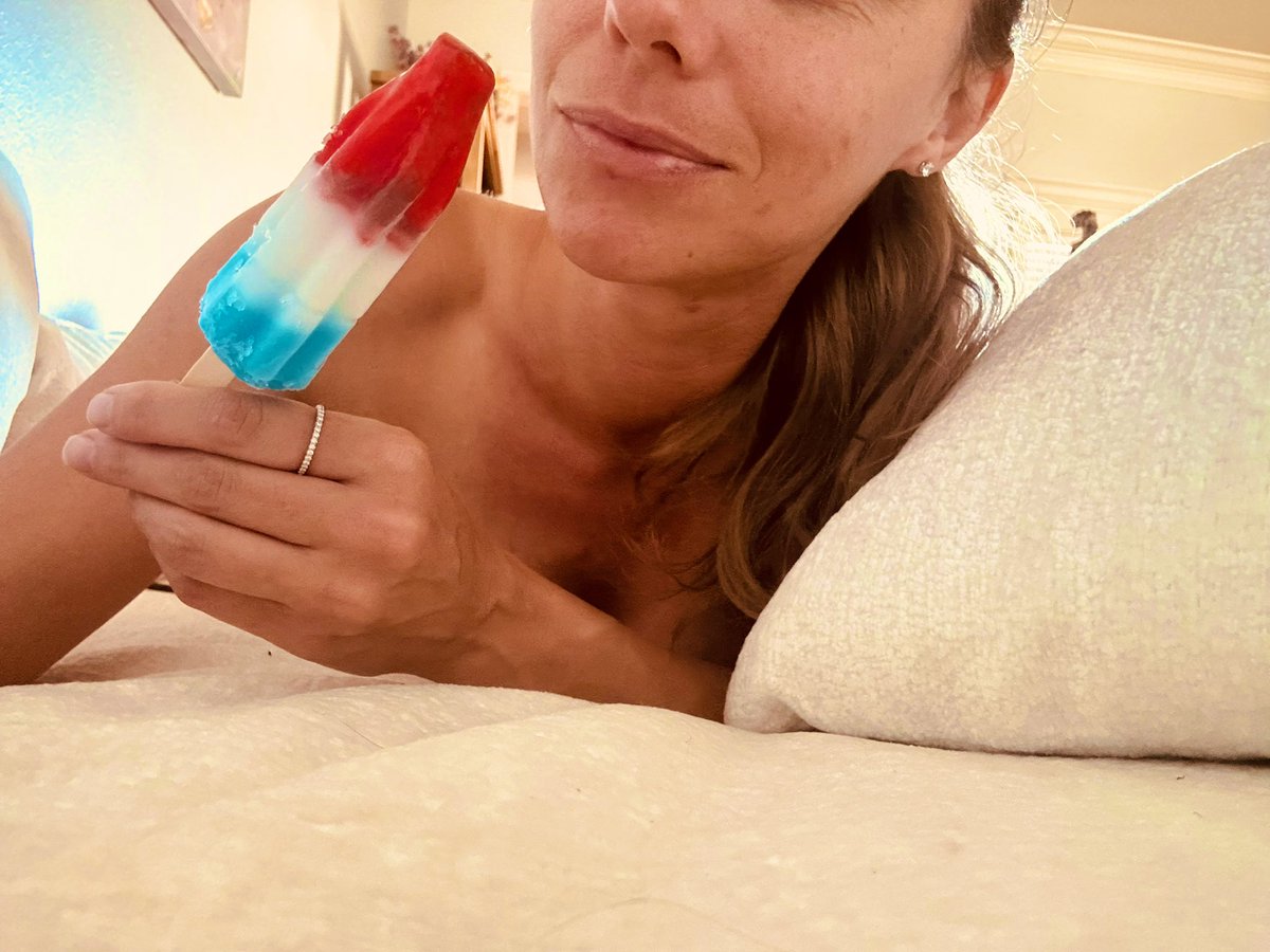 Kids are at school so they can’t catch me eating their snacks! 

Subscribe to watch the video! 

👉🏻onlyfans.com/shellysmith58 

#Food #SnackTime #Popsicle #milf #funtime #Foodies #FoodieBeauty #watchthefullvideo #PROMO #BLOWTHISUP #sweetness #sweet #popsicles #eating #ice #fun