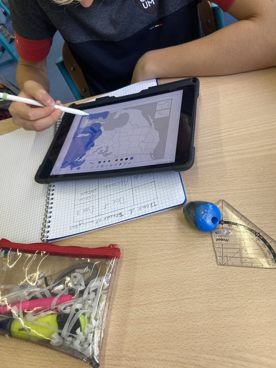Quand tu oublies de photocopier un fond de carte… et bien tu improvises ! Merci Apple… et les élèves sont ravis de faire les choses différemment 🥰
#Apple  #ApplePencil #cartographie #apprentissage