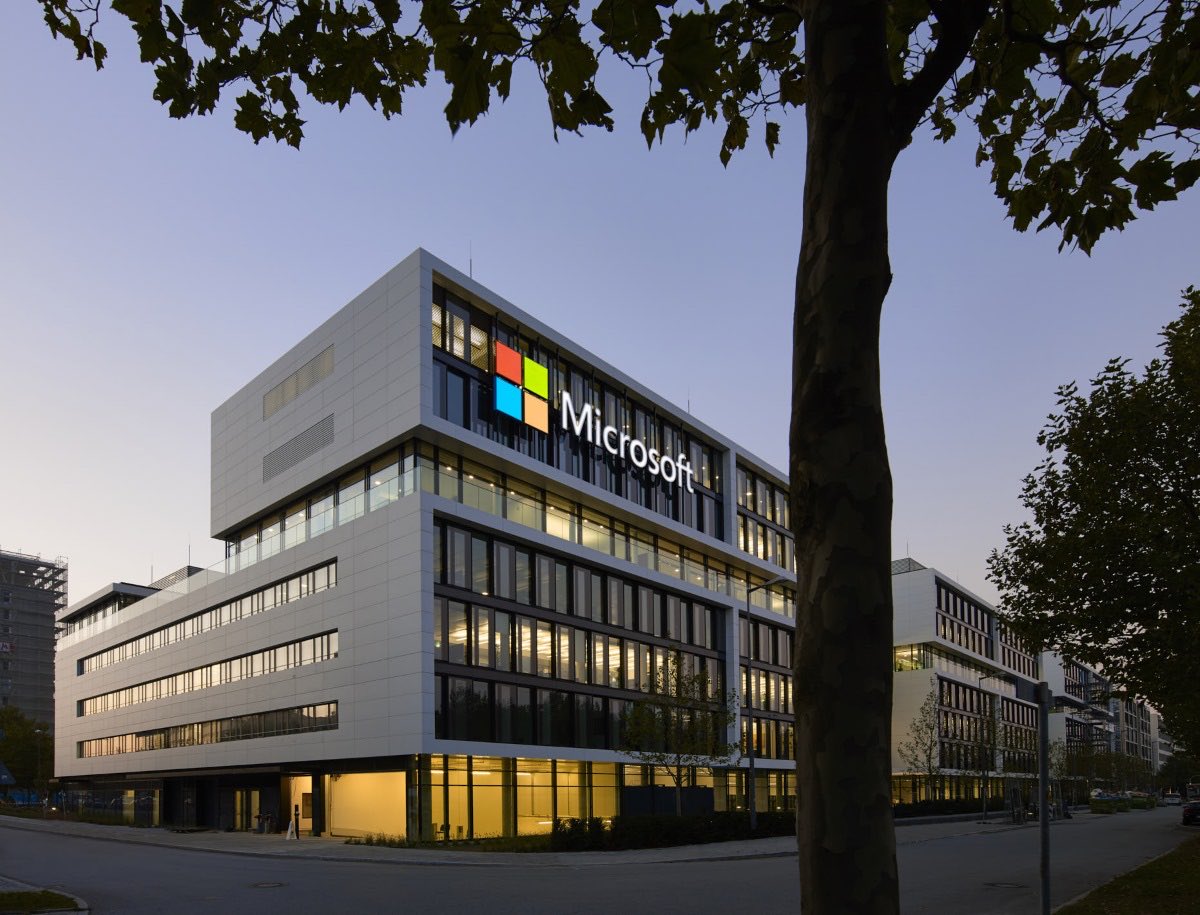 MartiniGuyYT's tweet photo. 💥BREAKING: Microsoft plans leaked for a #Bitcoin and crypto wallet, planned to launch in 2024. https://t.co/mlNaq1ElGC