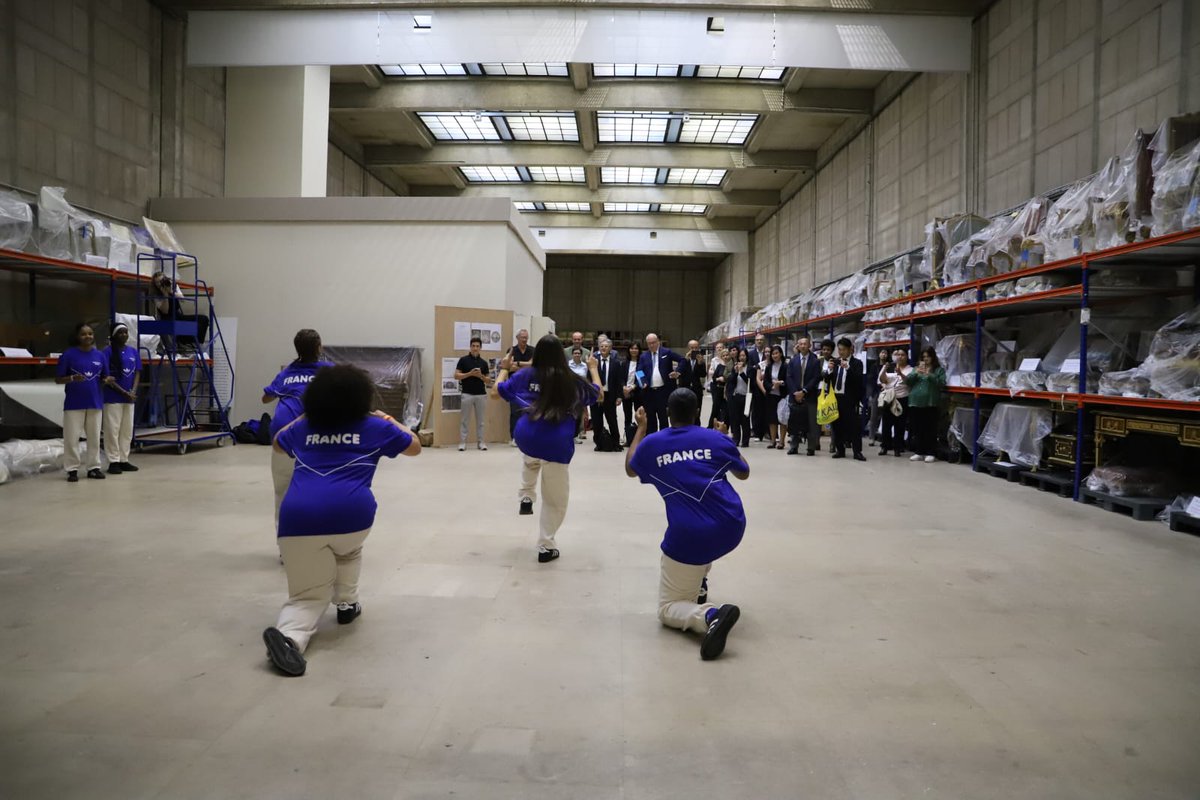 Academie_Paris's tweet photo. 🇯🇵🤝🇫🇷 Passionnantes journées avec la délégation japonaise du #TMG dans l’académie de Paris ! Des visites d'écoles, de collèges et de lycées ont renforcé le partenariat signé en avril à Tokyo @Tokyo_gov . (1/2) https://t.co/e77LUqS3bm