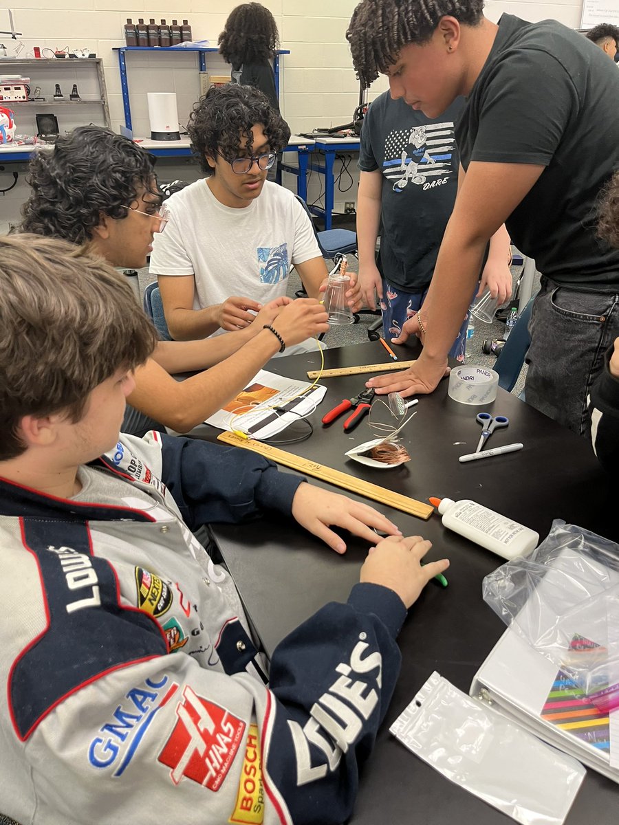 JenJT33's tweet image. The 1st of 12 sessions with the UCF/NASA MUREP Aerospace Academy team kicked off Sat! Ss from 5 schools worked collaboratively on phase 1 of the Capstone Proj. This phase involved learning about sound generation and propagation by building a speaker. @MCPS_choice @MCPS_Secondary