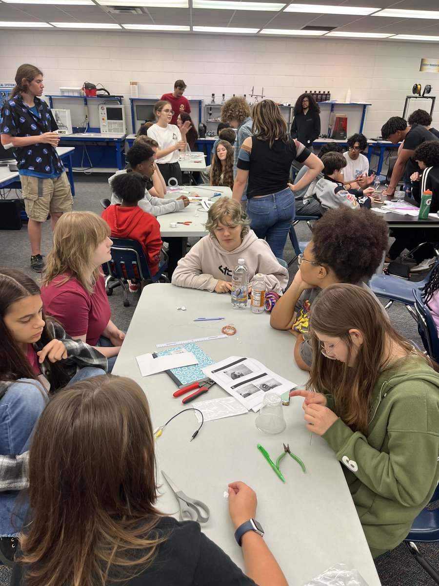 JenJT33's tweet image. The 1st of 12 sessions with the UCF/NASA MUREP Aerospace Academy team kicked off Sat! Ss from 5 schools worked collaboratively on phase 1 of the Capstone Proj. This phase involved learning about sound generation and propagation by building a speaker. @MCPS_choice @MCPS_Secondary