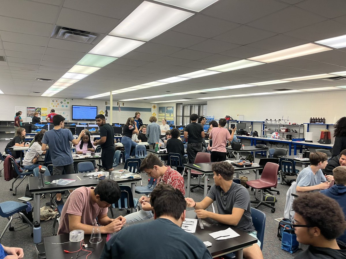 JenJT33's tweet image. The 1st of 12 sessions with the UCF/NASA MUREP Aerospace Academy team kicked off Sat! Ss from 5 schools worked collaboratively on phase 1 of the Capstone Proj. This phase involved learning about sound generation and propagation by building a speaker. @MCPS_choice @MCPS_Secondary