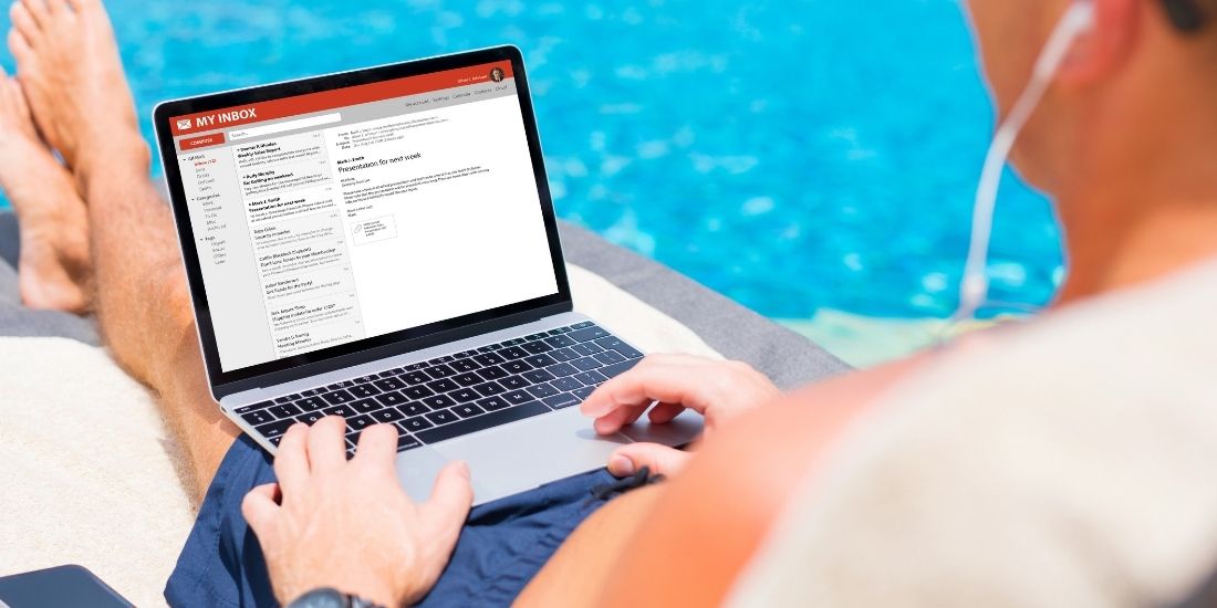Am 2. Oktober 1971 schickte R. Tomlinson die allererste Nachricht von einem Computer zum anderen. Ungeachtet dessen, dass sich die Computer im selben Büro befanden, sorgte das weltweit für Aufsehen und wurde zu einem neuen Kanal für den Informationsaustausch.