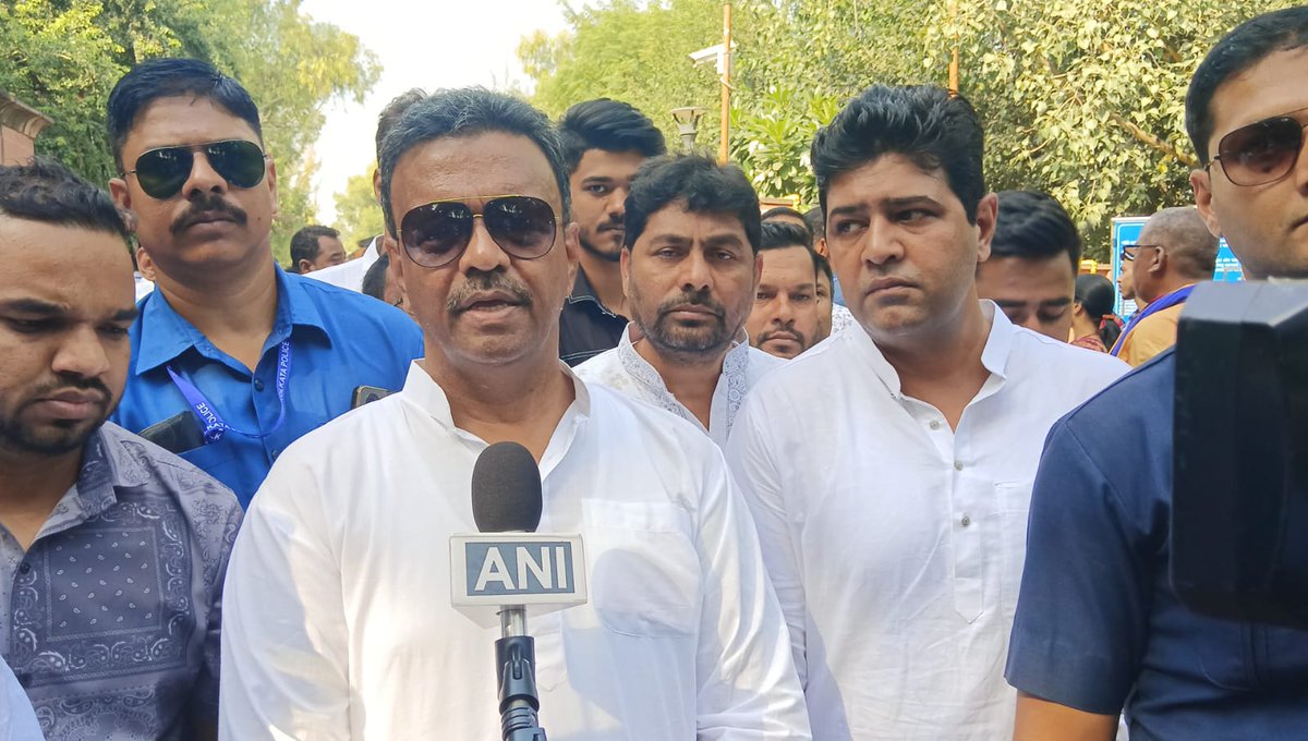 FirhadHakim's tweet image. Our fight for the people of Bengal at Raj Ghat on the auspicious day of #GandhiJayanti
Fighting for the rights of the oppressed is always filled with hurdles but we the followers of Bapu showed the people in power the impact of a peaceful protest. 
Pictures from today&apos;s…